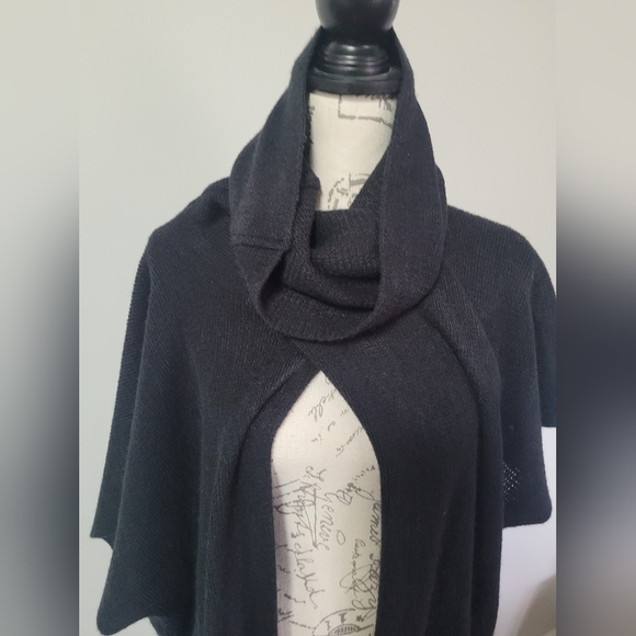 Black, turtleneck poncho with fringe at the bottom in OS. - Picture 4 of 8